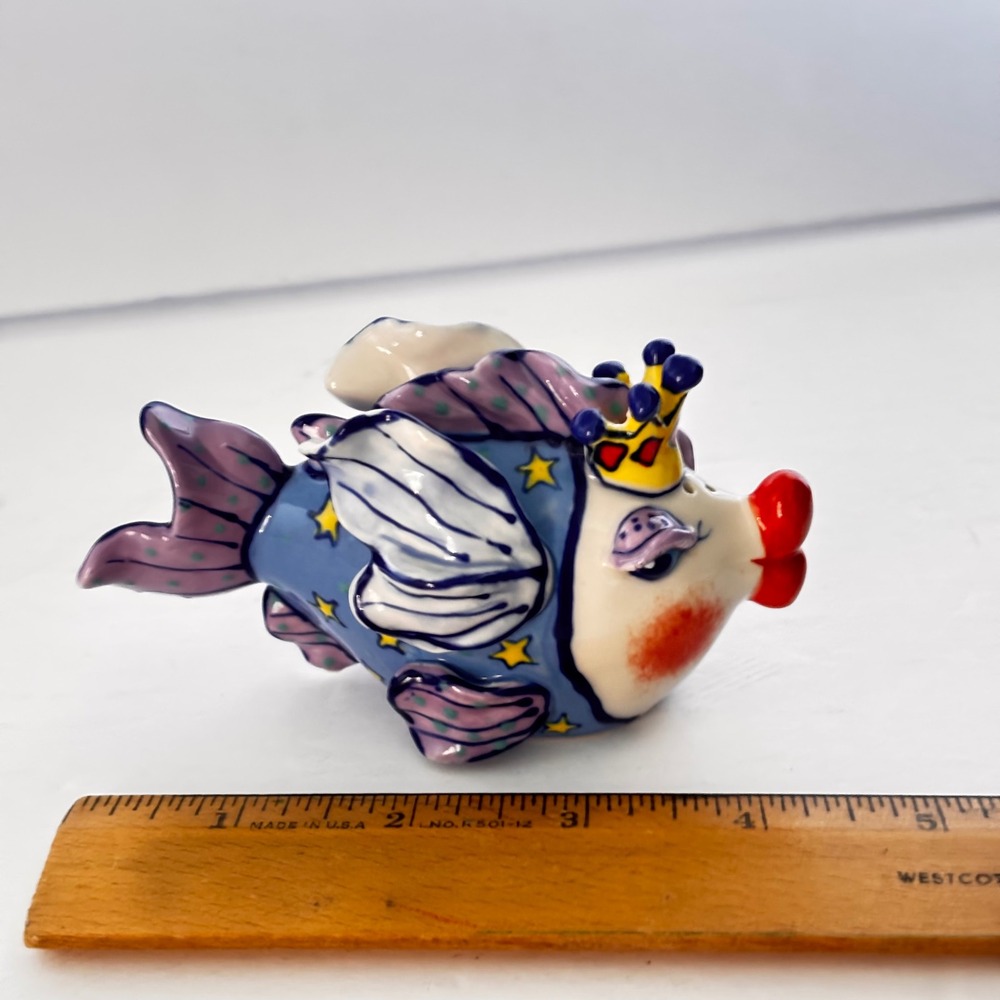 Diane Artware Kissing Fish Salt Pepper Shakers Crown Clay Art Ware Vtg 2002 - Picture 9 of 10